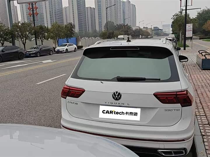 Фото 10 - Volkswagen Tiguan L Pro