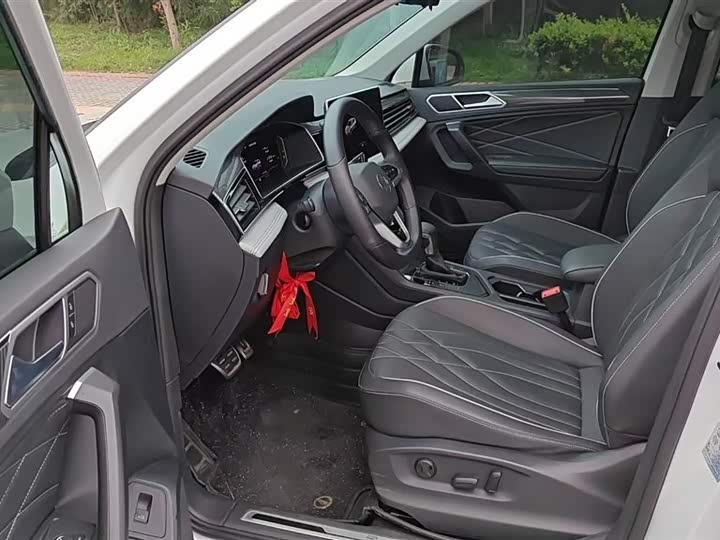 Фото 3 - Volkswagen Tiguan L Pro