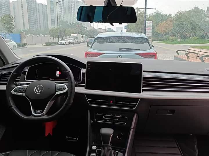 Фото 4 - Volkswagen Tiguan L Pro