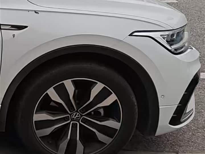 Фото 9 - Volkswagen Tiguan L Pro