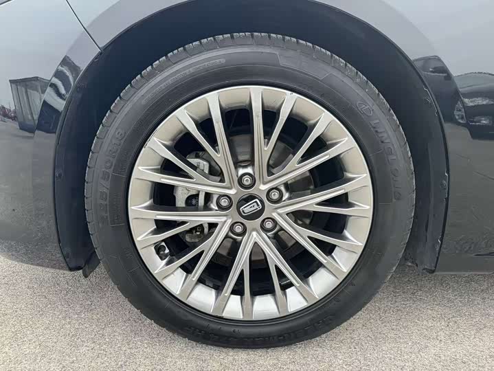 Фото 12 - Bestune B70