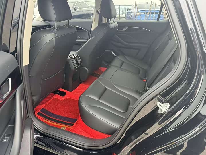 Фото 7 - Bestune B70