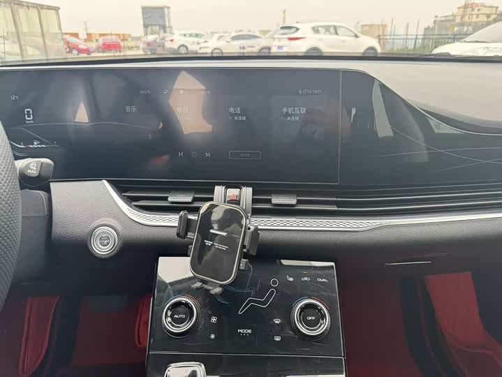 Фото 8 - Bestune B70