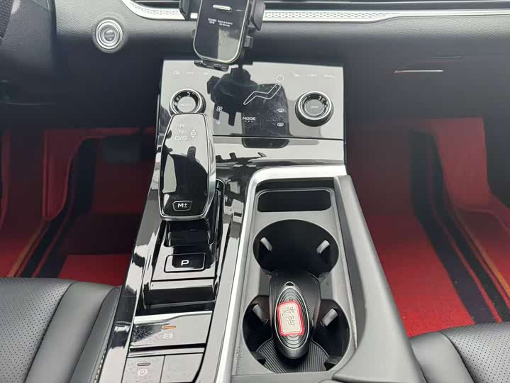 Фото 9 - Bestune B70