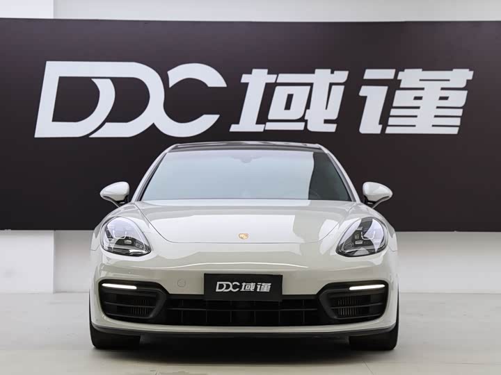 Фото 1 - Porsche Panamera