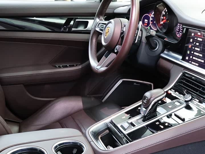 Фото 13 - Porsche Panamera