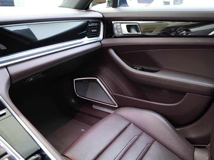 Фото 14 - Porsche Panamera