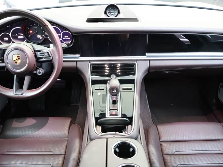 Фото 16 - Porsche Panamera