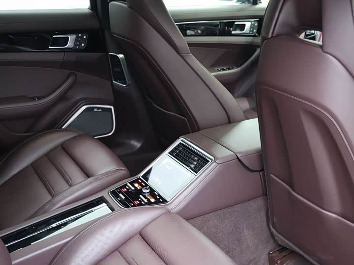 Фото 18 - Porsche Panamera