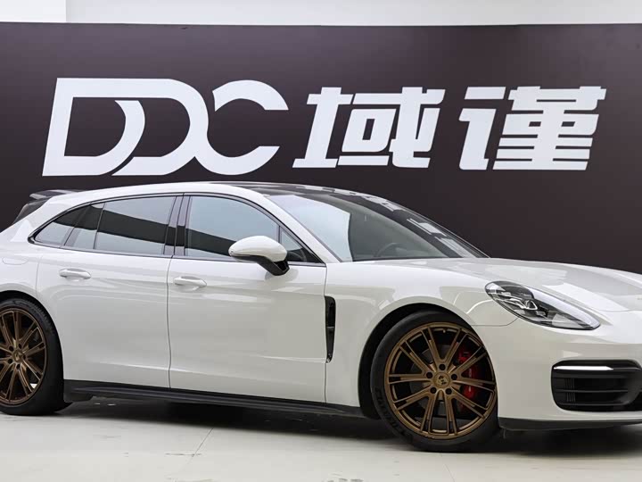 Фото 2 - Porsche Panamera