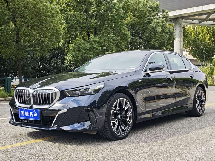 Фото 1 - BMW 5 Series