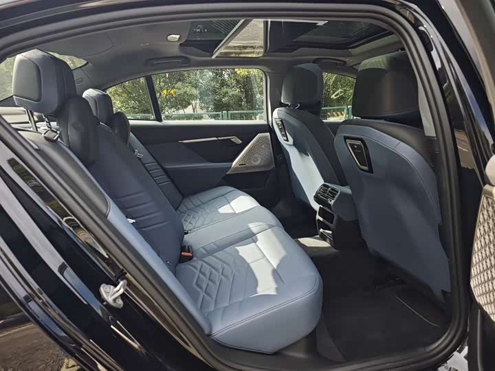 Фото 12 - BMW 5 Series