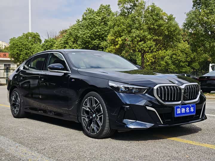 Фото 13 - BMW 5 Series