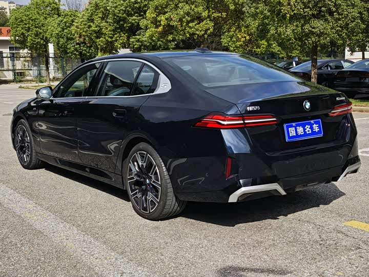 Фото 14 - BMW 5 Series