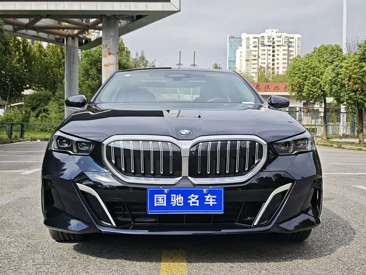 Фото 2 - BMW 5 Series