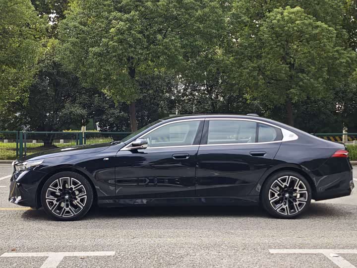 Фото 3 - BMW 5 Series