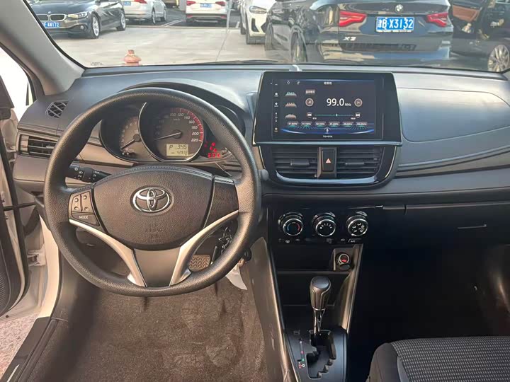 Фото 22 - Toyota Vios