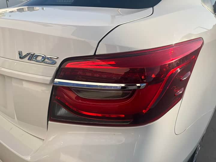 Фото 27 - Toyota Vios