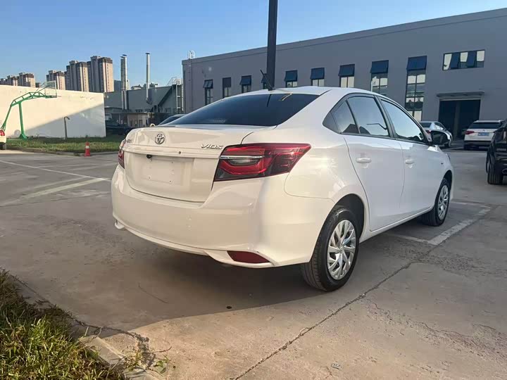 Фото 5 - Toyota Vios