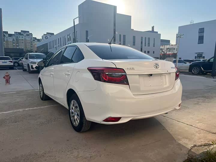 Фото 7 - Toyota Vios