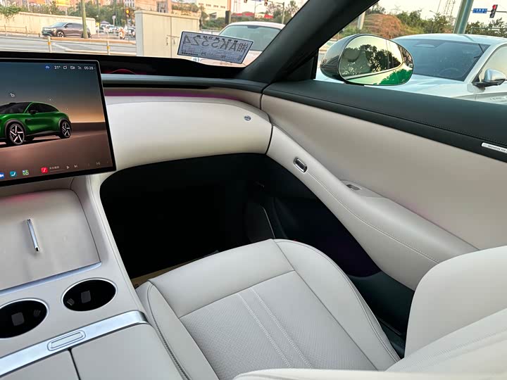 Фото 28 - Xiaomi YU7