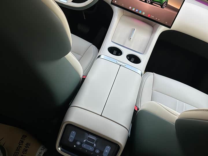 Фото 30 - Xiaomi YU7