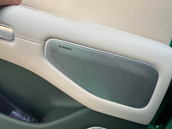 Фото 33 - Xiaomi YU7