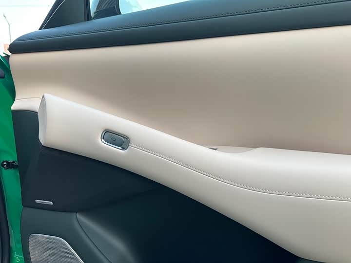 Фото 37 - Xiaomi YU7