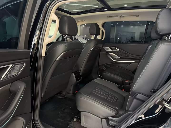 Фото 8 - Hongqi HS7 Hybrid