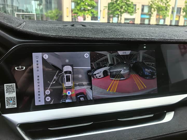 Фото 11 - Geely Monjaro