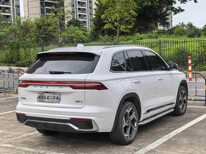 Фото 21 - Geely Monjaro