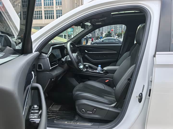 Фото 5 - Geely Monjaro