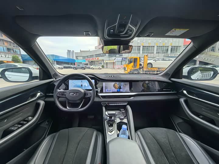 Фото 6 - Geely Monjaro