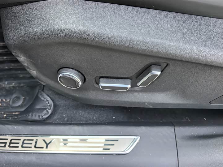 Фото 8 - Geely Monjaro