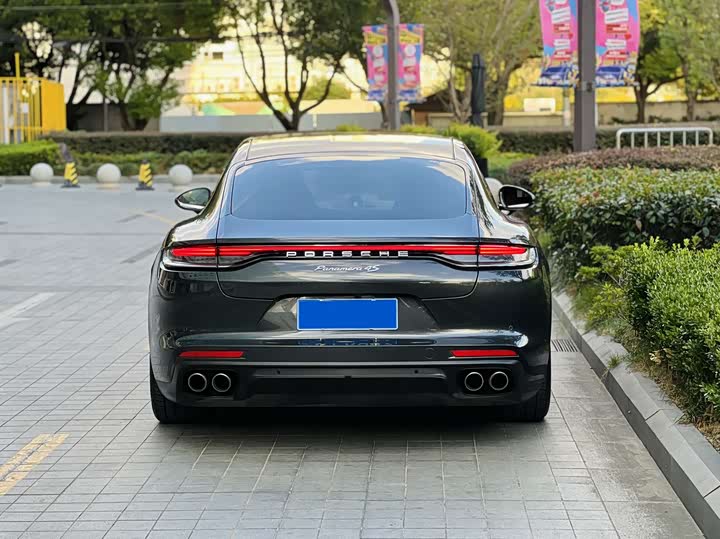 Фото 18 - Porsche Panamera