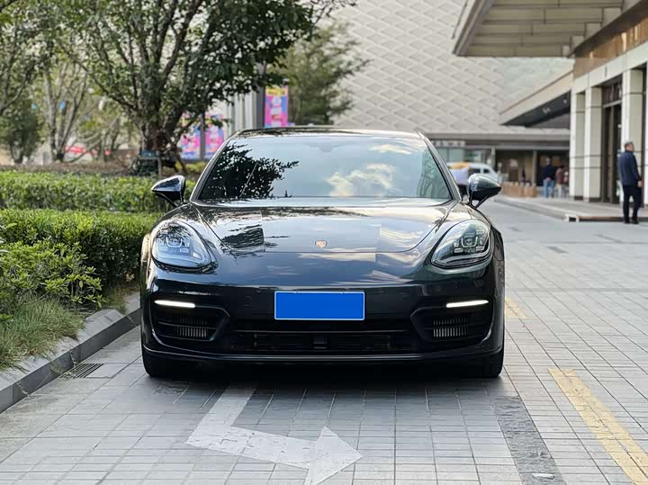 Фото 2 - Porsche Panamera