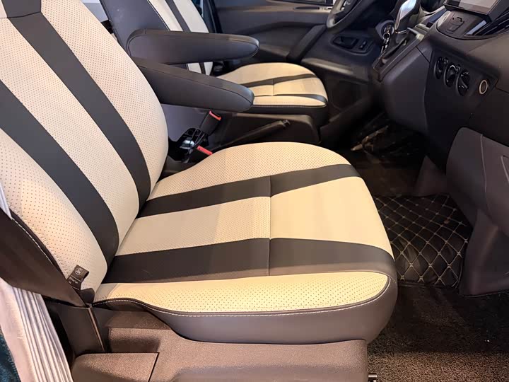 Фото 13 - Ford Transit