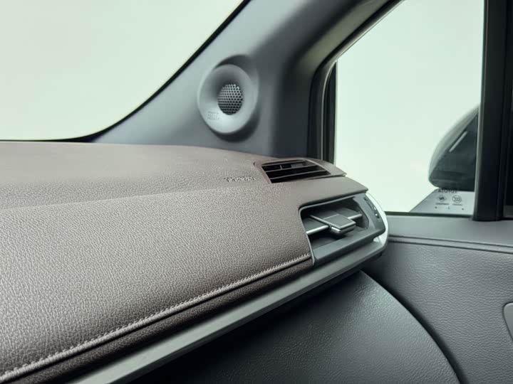 Фото 10 - Toyota Sienna