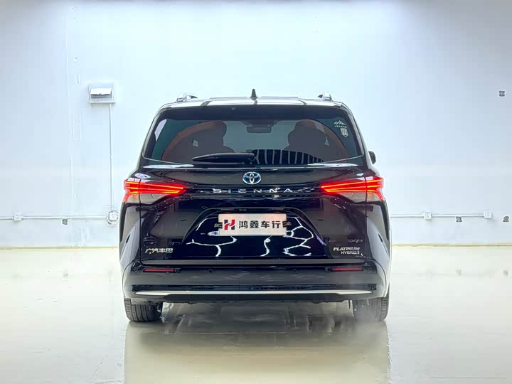 Фото 16 - Toyota Sienna