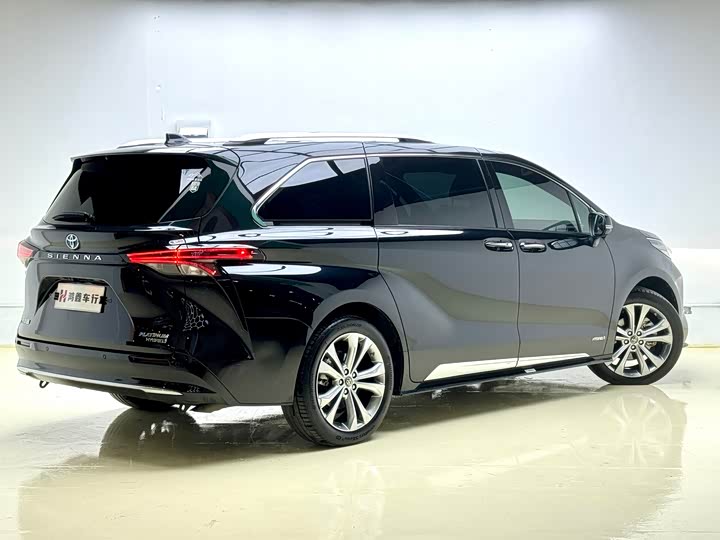 Фото 17 - Toyota Sienna