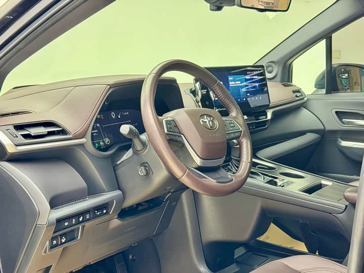 Фото 3 - Toyota Sienna