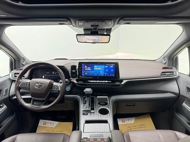 Фото 4 - Toyota Sienna