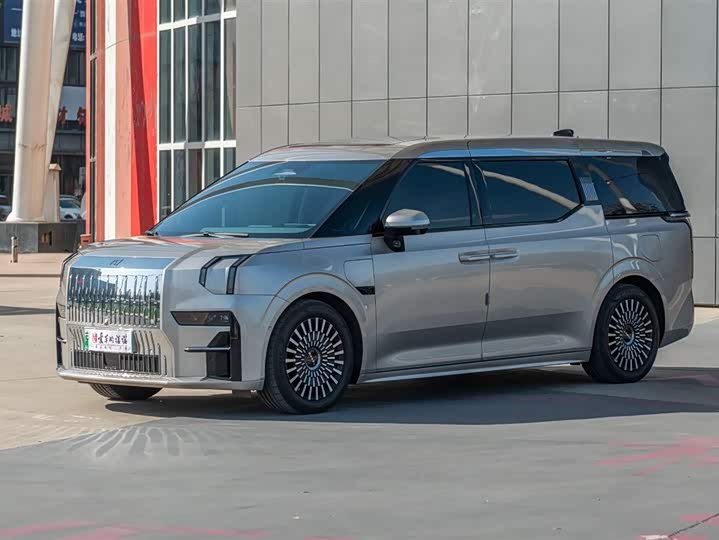 Фото 1 - Zeekr 009