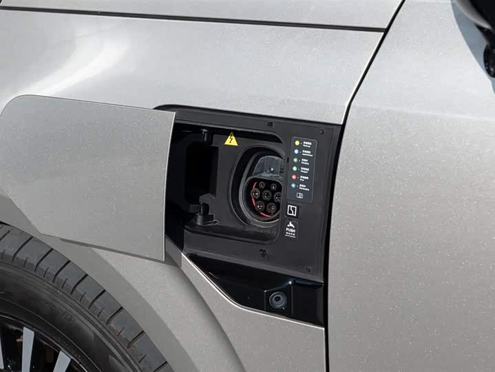 Фото 13 - Zeekr 009