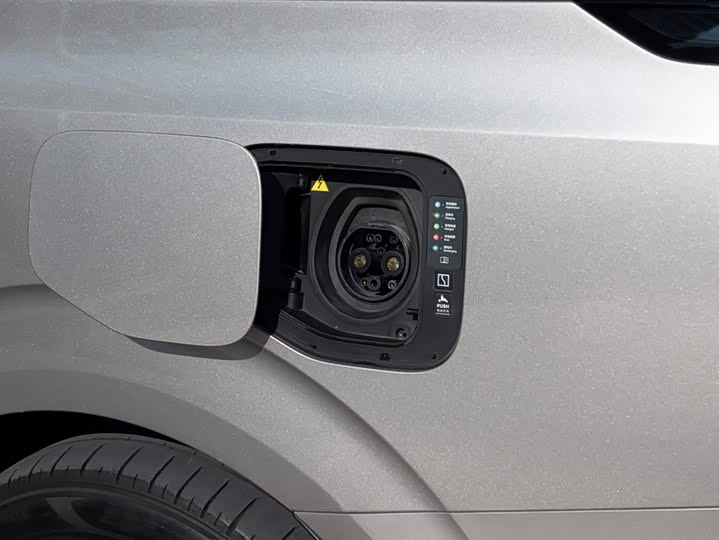 Фото 14 - Zeekr 009