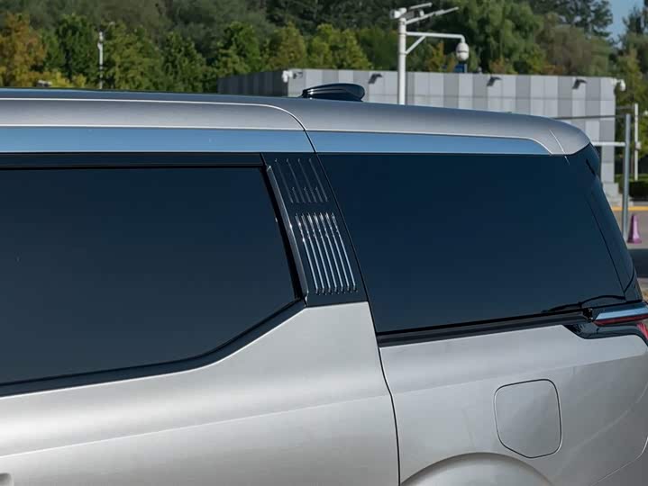 Фото 15 - Zeekr 009