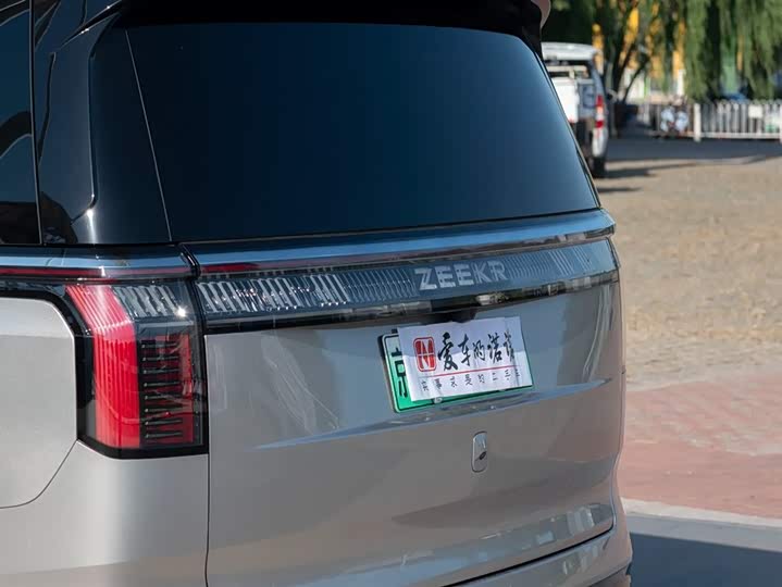Фото 16 - Zeekr 009