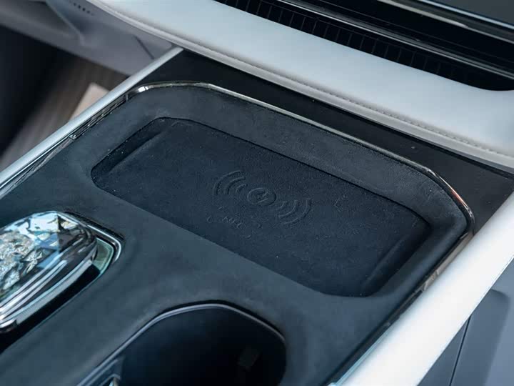 Фото 27 - Zeekr 009