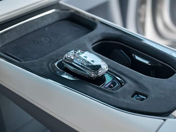 Фото 28 - Zeekr 009