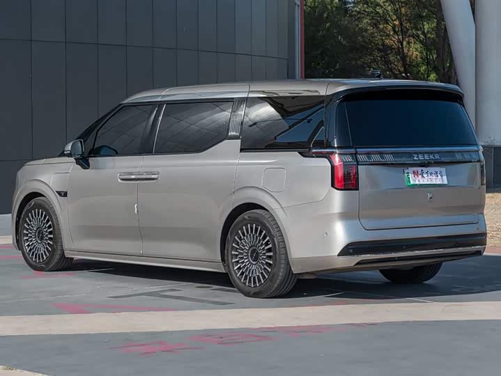 Фото 3 - Zeekr 009